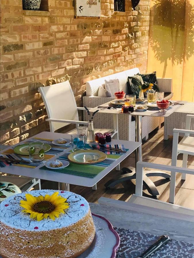 Casale Delle Rondini Bed and Breakfast Tolentino Buitenkant foto