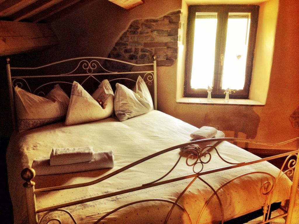 Casale Delle Rondini Bed and Breakfast Tolentino Kamer foto
