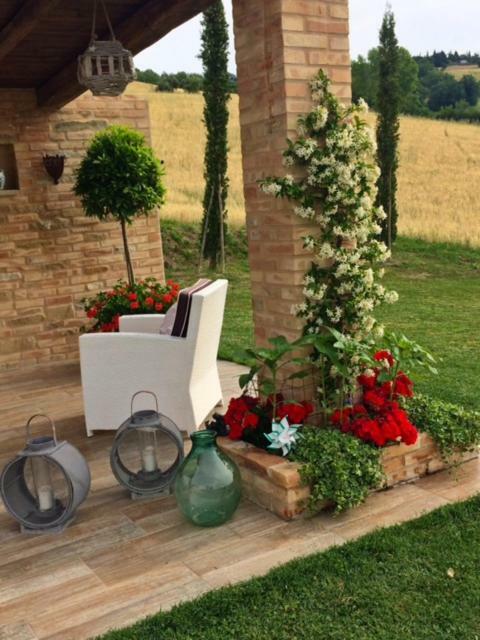 Casale Delle Rondini Bed and Breakfast Tolentino Buitenkant foto