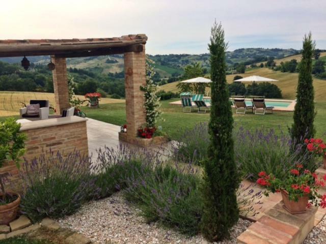 Casale Delle Rondini Bed and Breakfast Tolentino Buitenkant foto